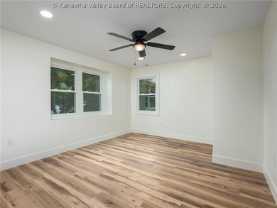 The one you've been waiting for! Beautifully renovated 5-bedroom - photo 22