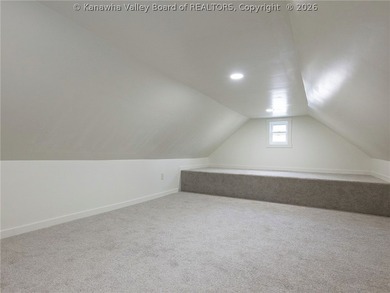 The one you've been waiting for! Beautifully renovated 5-bedroom - photo 24