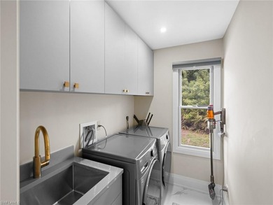 Exquisite Fully Remodeled Hawksridge Pool Home! Beautifully - photo 35