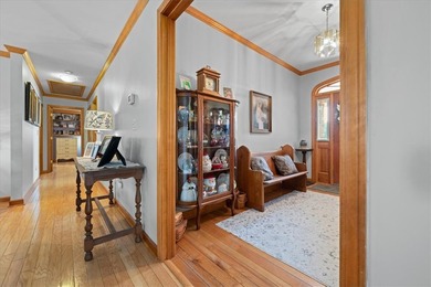 Welcome to 1 Oakridge Court, where comfort, convenience, and - photo 11