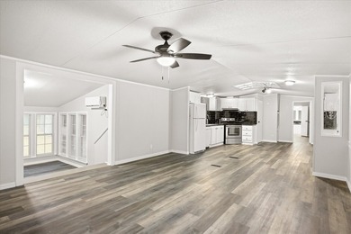 Charming Lake Access Home Near Lake Granbury! Enjoy the best of - photo 12