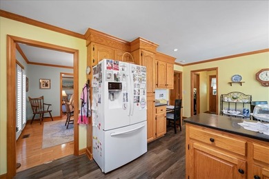 Welcome to 1 Oakridge Court, where comfort, convenience, and - photo 14