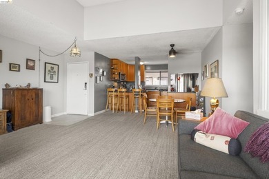 This top floor sunny and open condo with 2 generous bedrooms - photo 6