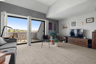 This top floor sunny and open condo with 2 generous bedrooms - photo 7