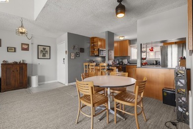 This top floor sunny and open condo with 2 generous bedrooms - photo 9