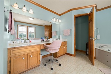 Welcome to 1 Oakridge Court, where comfort, convenience, and - photo 26