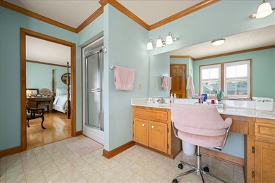 Welcome to 1 Oakridge Court, where comfort, convenience, and - photo 27
