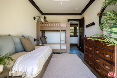 Set on a dramatic bluff of only 14 homes overlooking the Pacific - photo 28