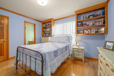 Welcome to 1 Oakridge Court, where comfort, convenience, and - photo 31