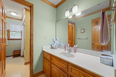 Welcome to 1 Oakridge Court, where comfort, convenience, and - photo 32
