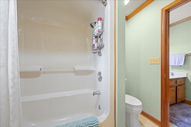 Welcome to 1 Oakridge Court, where comfort, convenience, and - photo 33