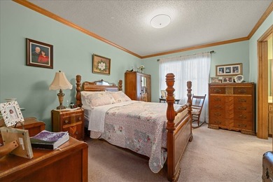 Welcome to 1 Oakridge Court, where comfort, convenience, and - photo 35