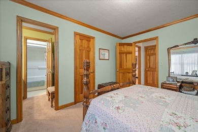 Welcome to 1 Oakridge Court, where comfort, convenience, and - photo 36