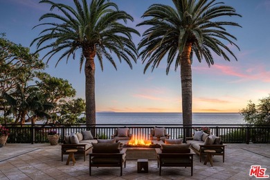 Set on a dramatic bluff of only 14 homes overlooking the Pacific - photo 37