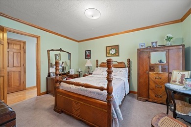Welcome to 1 Oakridge Court, where comfort, convenience, and - photo 37