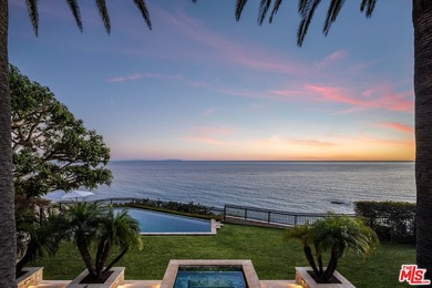 Set on a dramatic bluff of only 14 homes overlooking the Pacific - photo 38