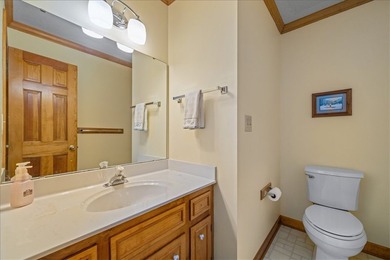 Welcome to 1 Oakridge Court, where comfort, convenience, and - photo 38