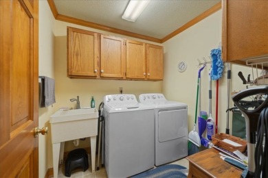 Welcome to 1 Oakridge Court, where comfort, convenience, and - photo 39