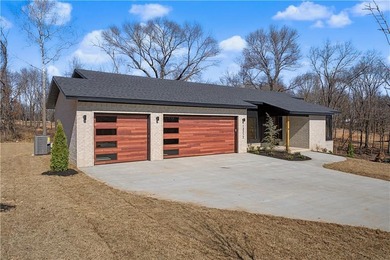 Lake Flint Creek Home For Sale in Gentry Arkansas