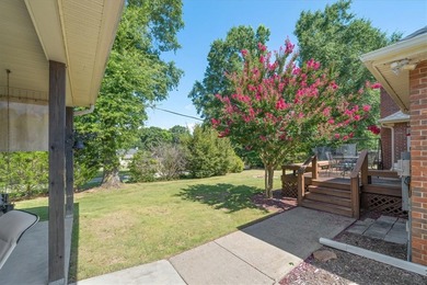 Welcome to 1 Oakridge Court, where comfort, convenience, and - photo 44