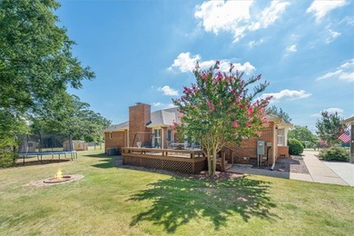 Welcome to 1 Oakridge Court, where comfort, convenience, and - photo 46