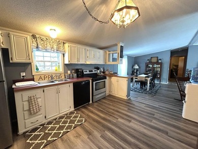 Very well maintained 3-bedroom, 2-bath home set on 5 private - photo 8