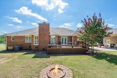 Welcome to 1 Oakridge Court, where comfort, convenience, and - photo 48