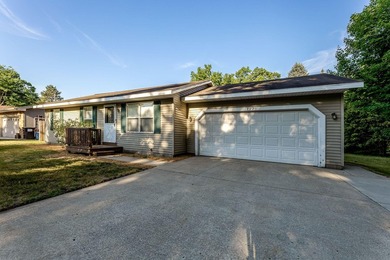 Welcome home to 1702 N Southgate! Move right in to this very - photo 2