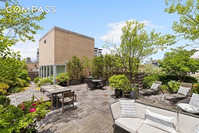 This unique, sun-drenched, triplex penthouse home has 4 bedrooms - photo 2