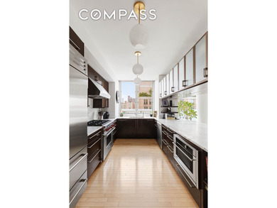 This unique, sun-drenched, triplex penthouse home has 4 bedrooms - photo 5