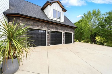Welcome to an extraordinary luxurious retreat nestled in the - photo 5