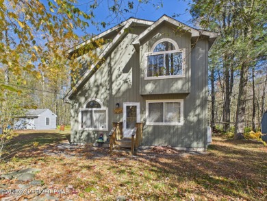 Arrowhead Lake Home For Sale in Pocono Lake Pennsylvania