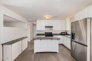 Modern 2 Bedroom + Den, 2 Bath home in Dreamland Villa. This