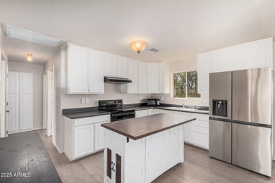 Modern 2 Bedroom + Den, 2 Bath home in Dreamland Villa. This