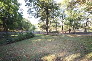 2 Bedroom, 1.5 Baths with approx. 1980 Sq. Ft. of living space - photo 17