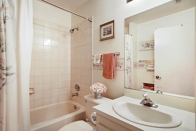 Beautiful 2 Bed/2 Bath 1st floor Condo in the highly desirable - photo 17