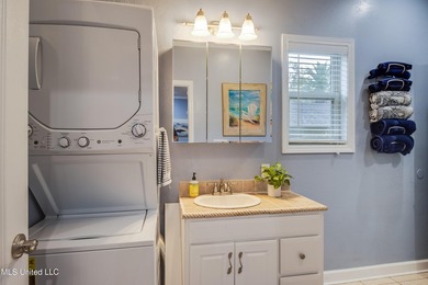 Welcome to your Gulf Coast retreat! This spacious 4-bedroom - photo 29