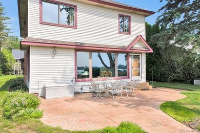Waterfront, North Channel/Lake Saint Clair. This Estate offers 5 - photo 36