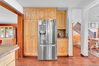 Waterfront, North Channel/Lake Saint Clair. This Estate offers 5 - photo 38