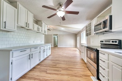 Nestled on 1.7 scenic acres in Hot Springs, Arkansas, this - photo 7
