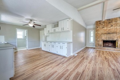 Nestled on 1.7 scenic acres in Hot Springs, Arkansas, this - photo 9