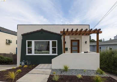 Nestled in Oakland's coveted Crocker Highlands neighborhood, 799 - photo 2