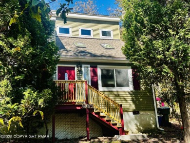 Lake Carobeth Home For Sale in Tobyhanna Pennsylvania