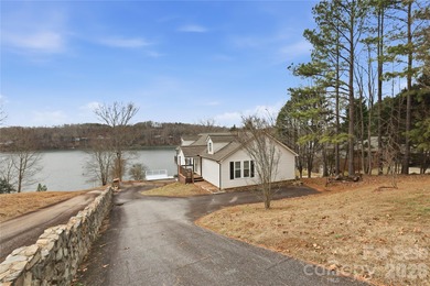 Lake Lookout Home For Sale in Stony Point North Carolina