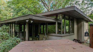 Middle Genesee Lake Home For Sale in Oconomowoc Wisconsin