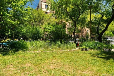 Don't miss this turnkey 2-bedroom, 1-bathroom co-op in one of - photo 30