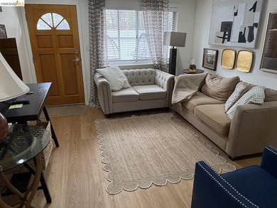 Fantastic opportunity at below market price! Remodeled unit with - photo 5