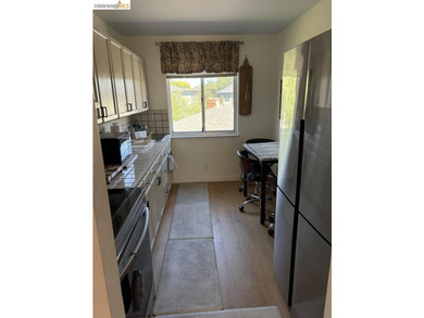 Fantastic opportunity at below market price! Remodeled unit with - photo 7