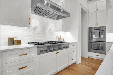 An exceptional opportunity to acquire a bespoke, custom-built - photo 22