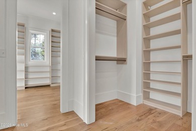 An exceptional opportunity to acquire a bespoke, custom-built - photo 34